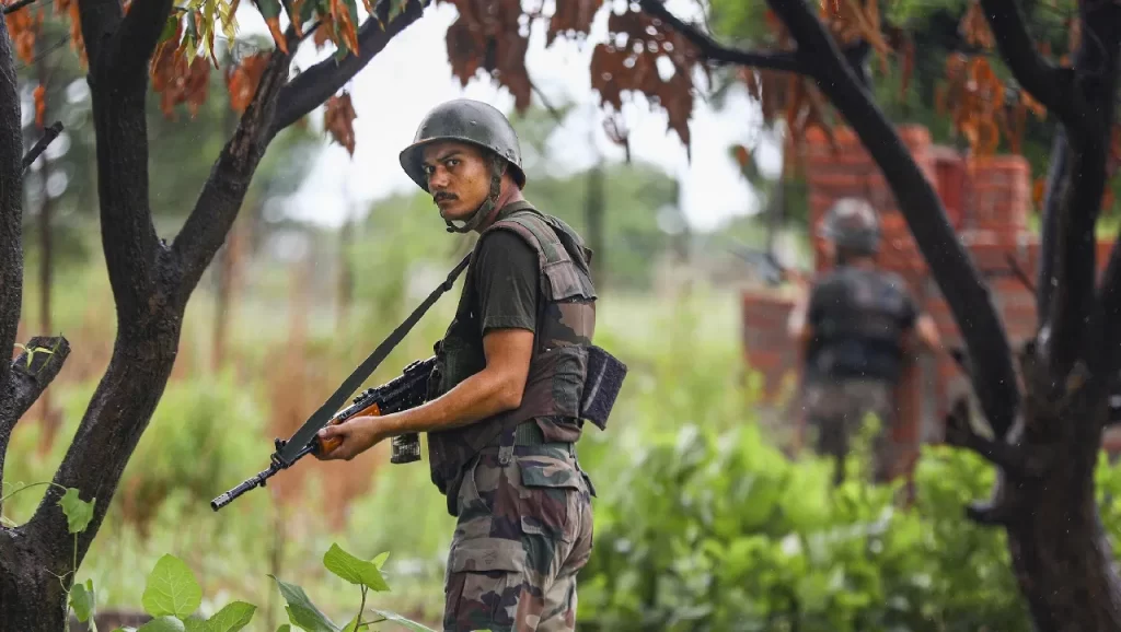 8 दिनों में दूसरी मुठभेड़, फिर हुए 4 जवान शहीद