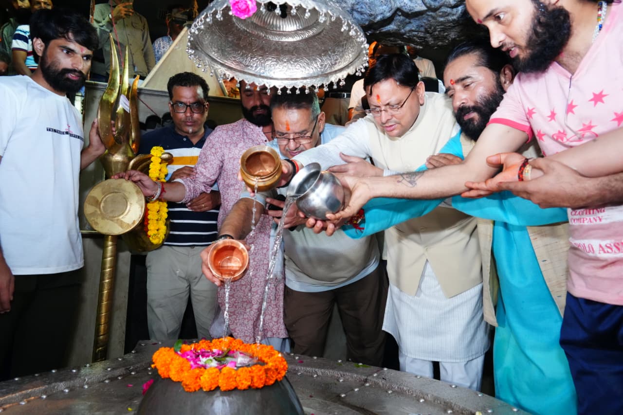 मुख्यमंत्री पुष्कर धामी ने किया टपकेश्वर महादेव मंदिर क्षेत्र का निरीक्षण